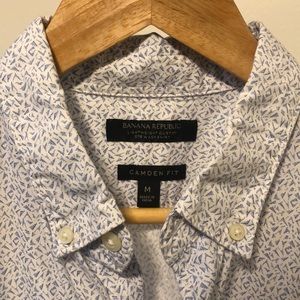 Banana Republic Short Sleeve Button Up Shirt (M)